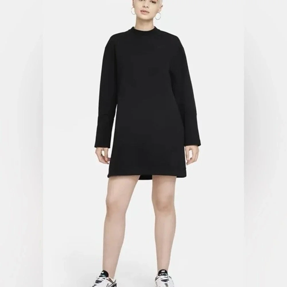 NWOT Nike Sportswear 